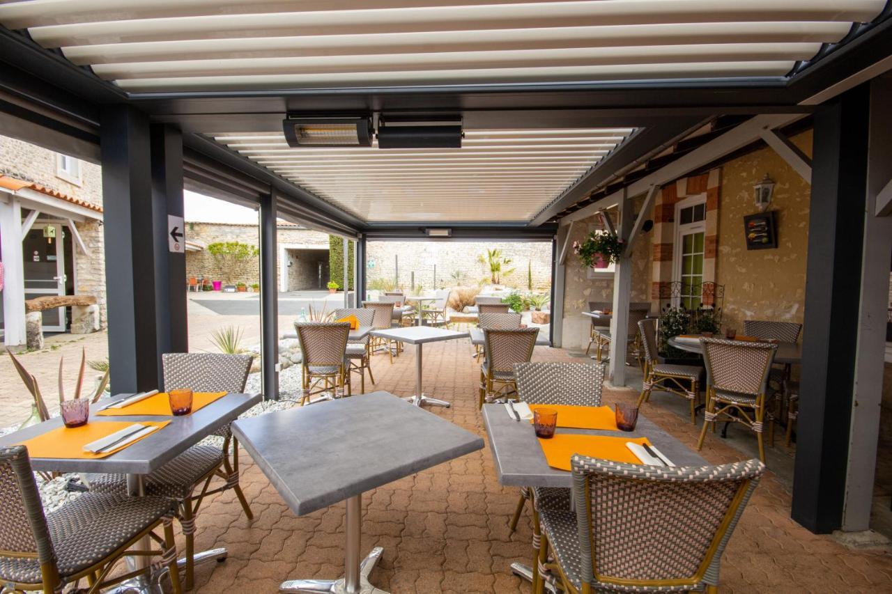 Hôtel Restaurant Le Commerce Saujon Exterior foto